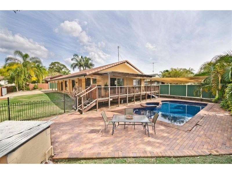 8 Beauty Point Drive, Robina QLD 4226