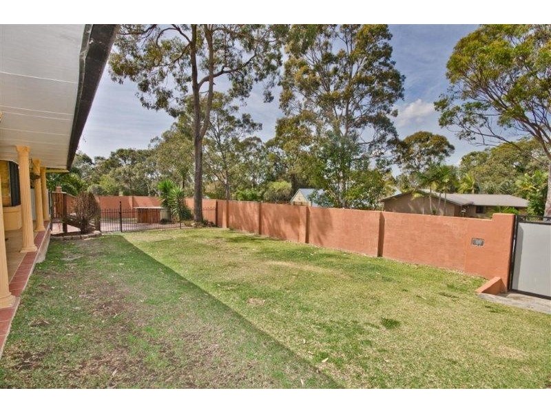 8 Beauty Point Drive, Robina QLD 4226