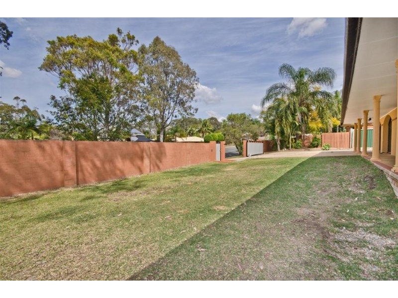 8 Beauty Point Drive, Robina QLD 4226
