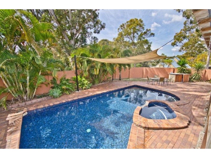 8 Beauty Point Drive, Robina QLD 4226