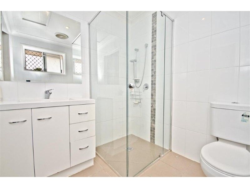 8 Beauty Point Drive, Robina QLD 4226