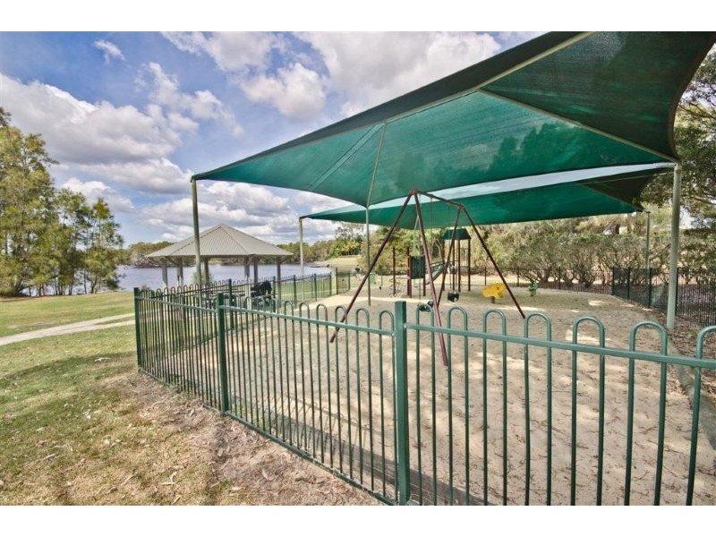8 Beauty Point Drive, Robina QLD 4226