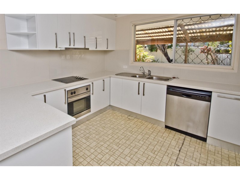 144 Sunshine Boulevard, Mermaid Waters QLD 4218