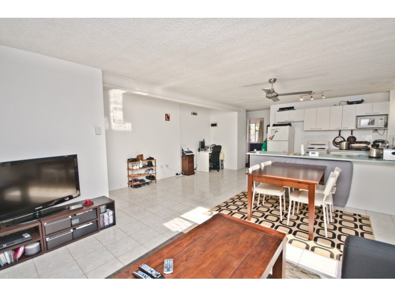 3 / 14 Oceanic Drive, Mermaid Waters QLD 4218