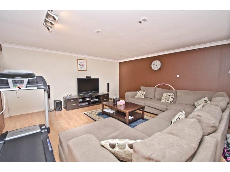 18 Golden Bear Drive, Arundel QLD 4214