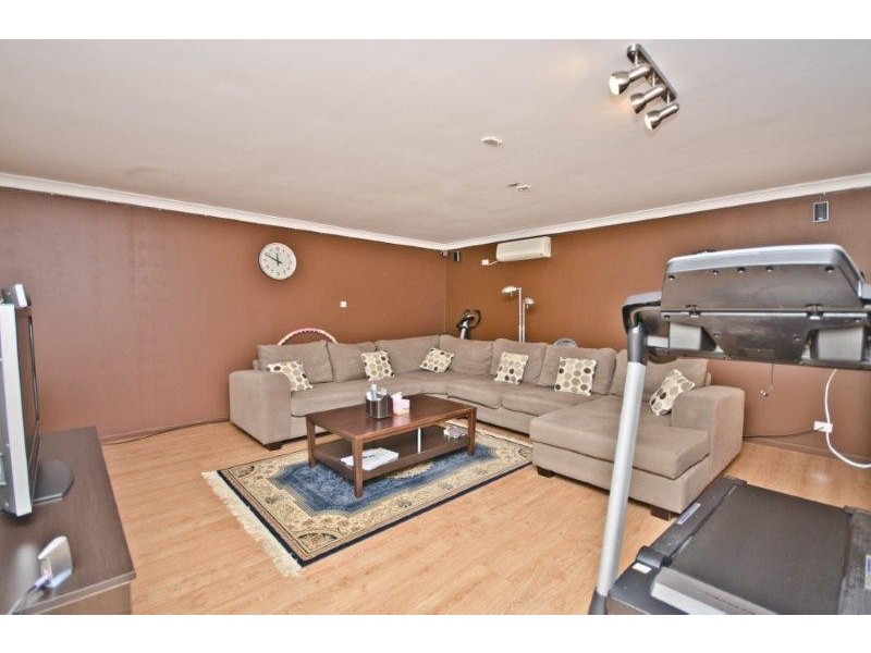 18 Golden Bear Drive, Arundel QLD 4214