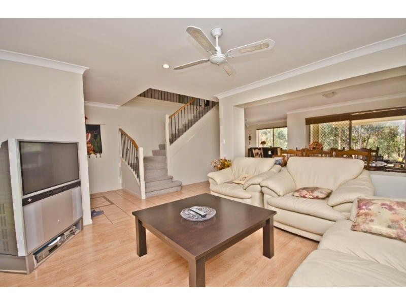 18 Golden Bear Drive, Arundel QLD 4214