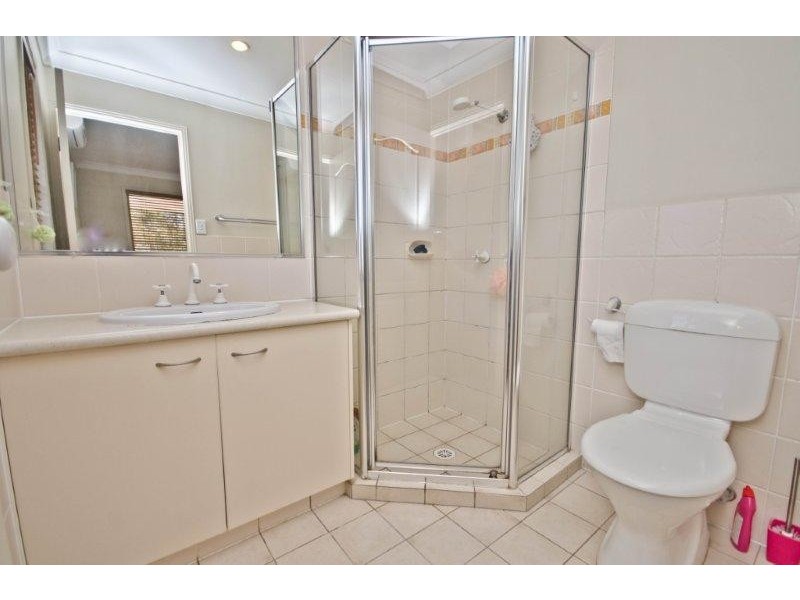 18 Golden Bear Drive, Arundel QLD 4214