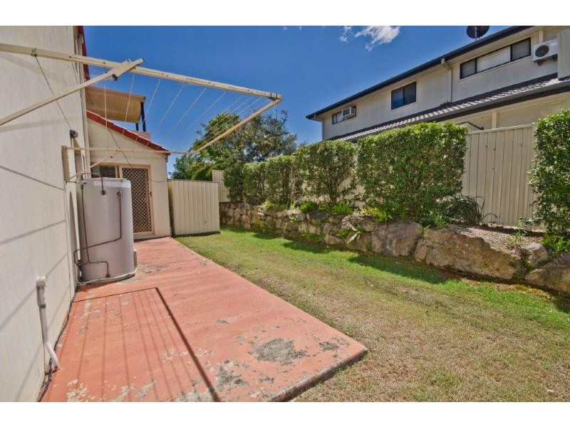 18 Golden Bear Drive, Arundel QLD 4214