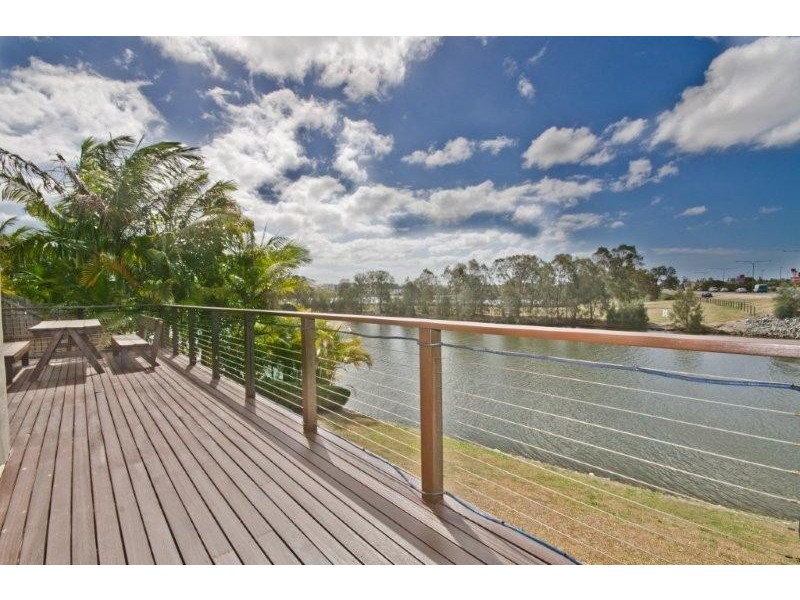 2/1 Northwestern Ct, Varsity Lakes QLD 4227