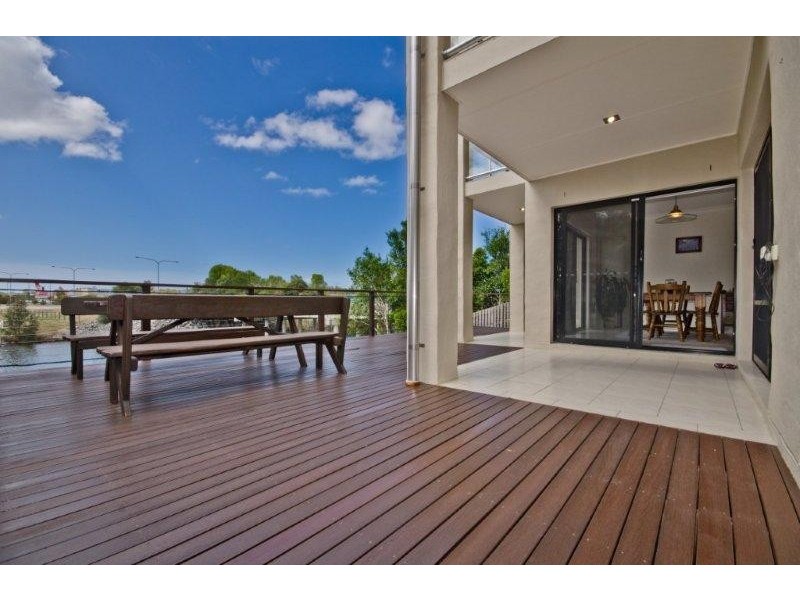 2/1 Northwestern Ct, Varsity Lakes QLD 4227