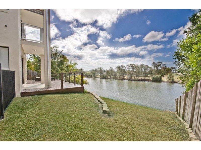 2/1 Northwestern Ct, Varsity Lakes QLD 4227