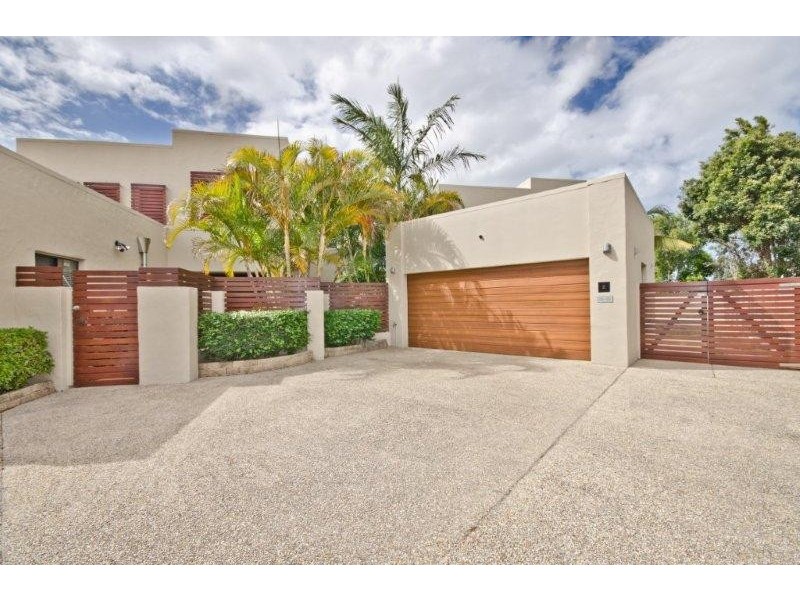 2/1 Northwestern Ct, Varsity Lakes QLD 4227