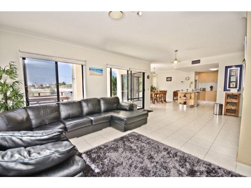 2/1 Northwestern Ct, Varsity Lakes QLD 4227