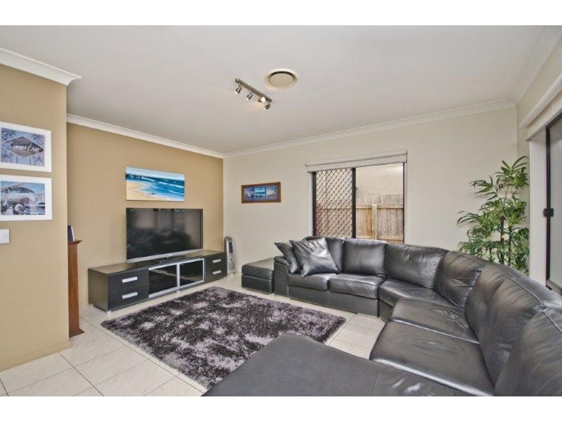 2/1 Northwestern Ct, Varsity Lakes QLD 4227