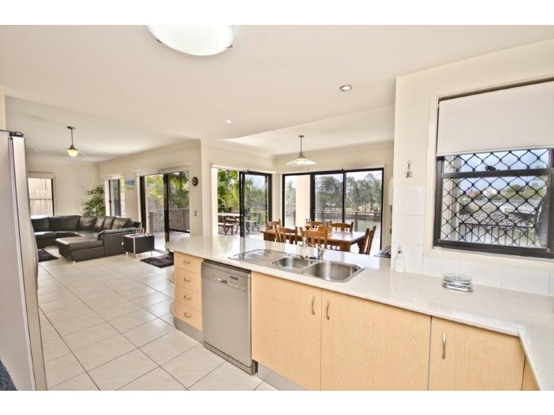 2/1 Northwestern Ct, Varsity Lakes QLD 4227