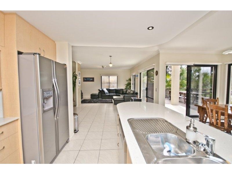 2/1 Northwestern Ct, Varsity Lakes QLD 4227