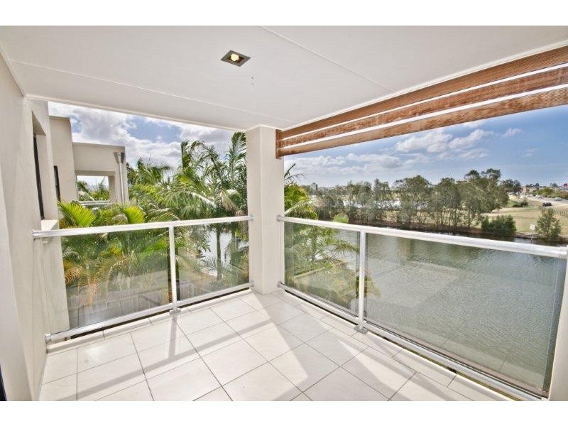 2/1 Northwestern Ct, Varsity Lakes QLD 4227