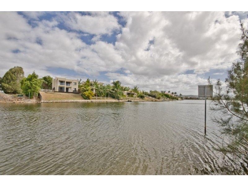 2/1 Northwestern Ct, Varsity Lakes QLD 4227