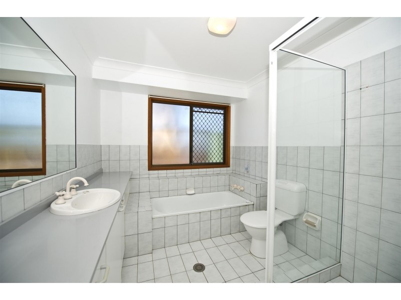 14 Waneroo Court, Mermaid Waters QLD 4218