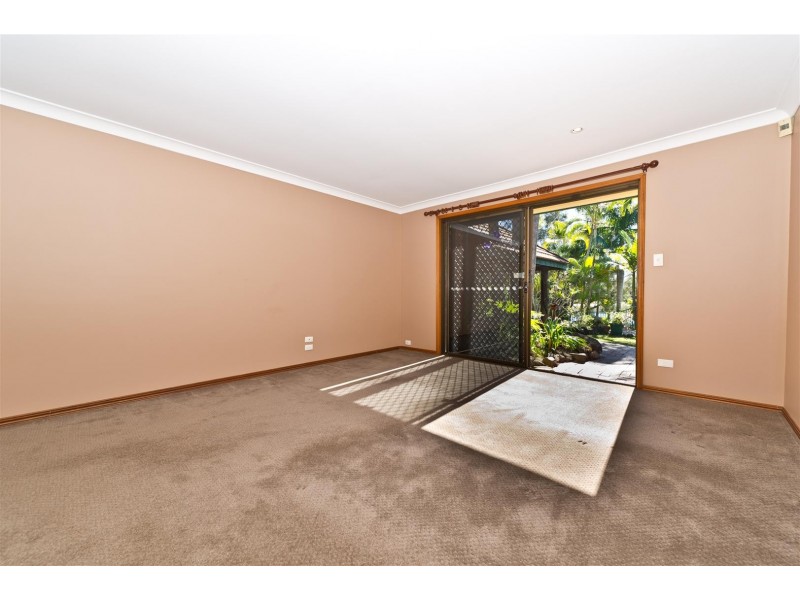 14 Waneroo Court, Mermaid Waters QLD 4218