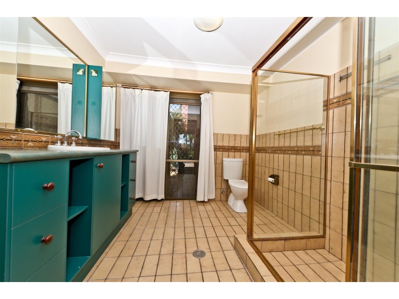 14 Waneroo Court, Mermaid Waters QLD 4218