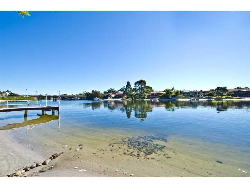 14 Waneroo Court, Mermaid Waters QLD 4218