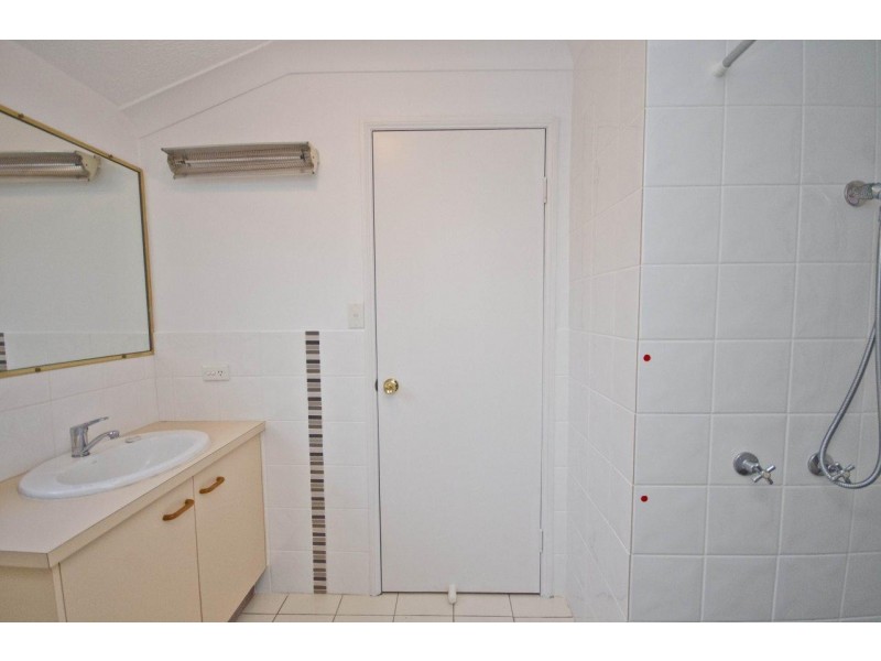 57/172 Barrier Reef Drive, Mermaid Waters QLD 4218