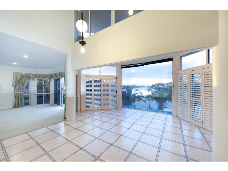 38 Bollard Cct, Clear Island Waters QLD 4226