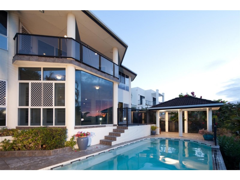 38 Bollard Cct, Clear Island Waters QLD 4226