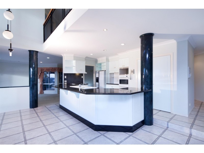 38 Bollard Cct, Clear Island Waters QLD 4226