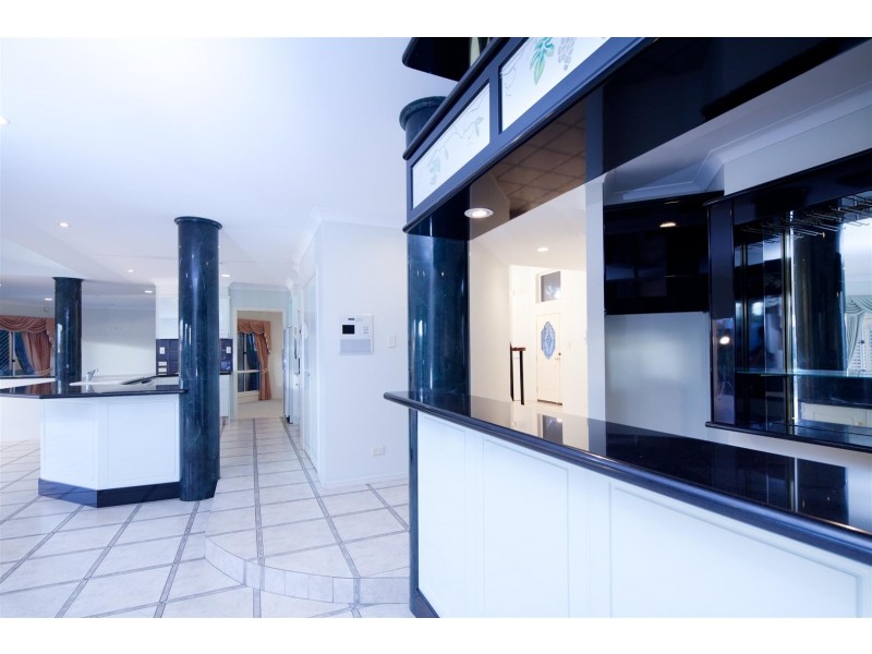 38 Bollard Cct, Clear Island Waters QLD 4226