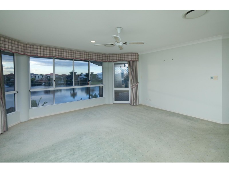 38 Bollard Cct, Clear Island Waters QLD 4226