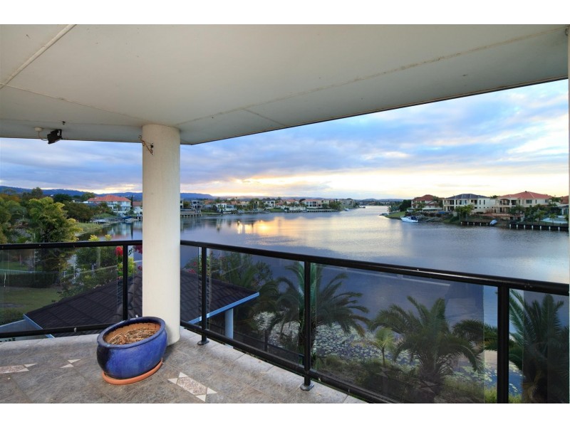 38 Bollard Cct, Clear Island Waters QLD 4226