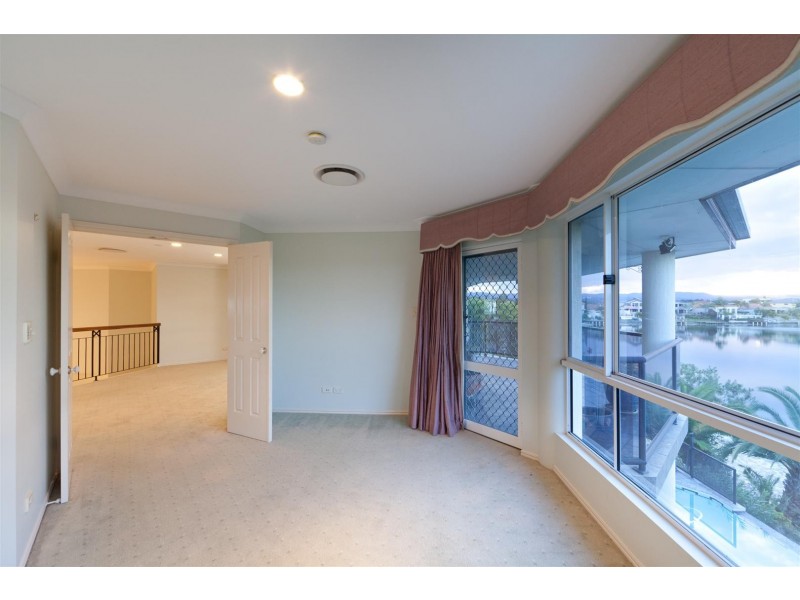 38 Bollard Cct, Clear Island Waters QLD 4226