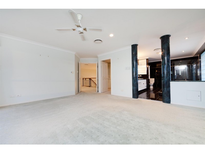 38 Bollard Cct, Clear Island Waters QLD 4226