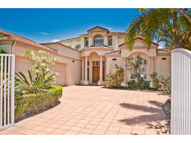 11 Staysail Crescent, Clear Island Waters QLD 4226