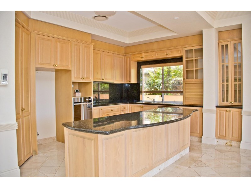 11 Staysail Crescent, Clear Island Waters QLD 4226