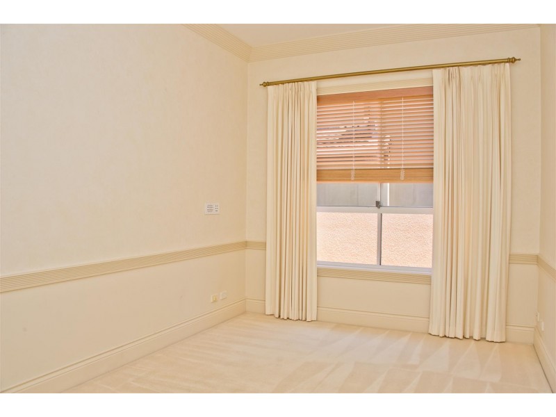 11 Staysail Crescent, Clear Island Waters QLD 4226