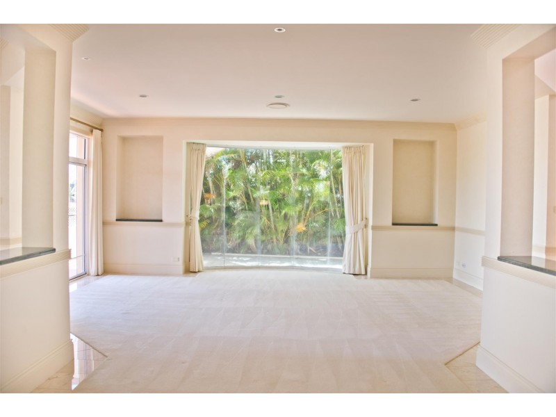 11 Staysail Crescent, Clear Island Waters QLD 4226