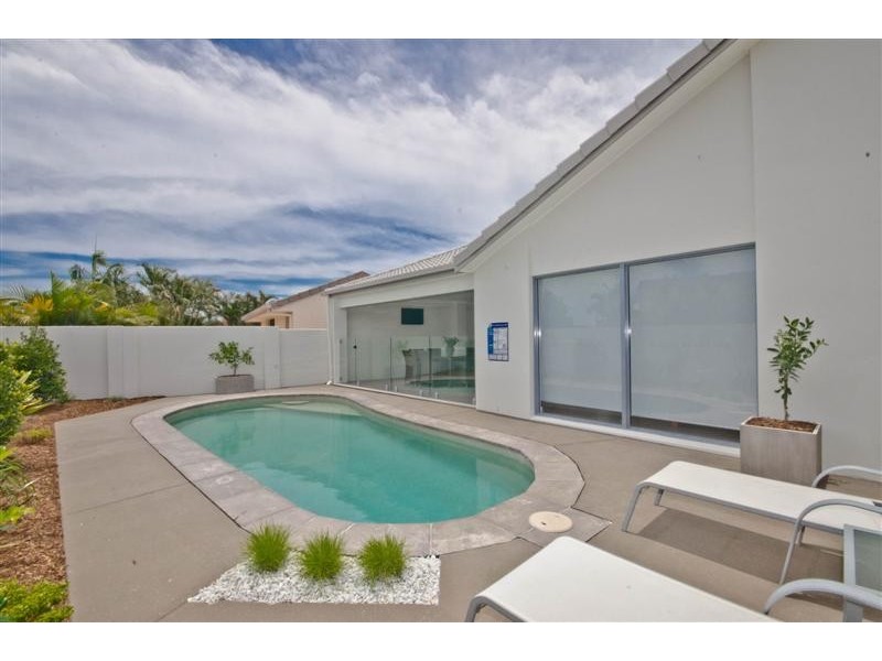 26 Cayman Drive, Clear Island Waters QLD 4226