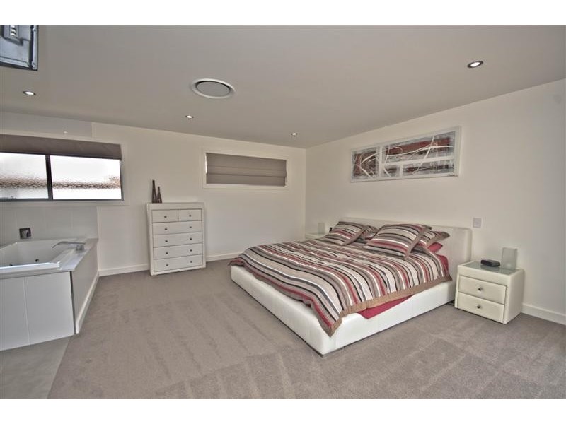 26 Cayman Drive, Clear Island Waters QLD 4226