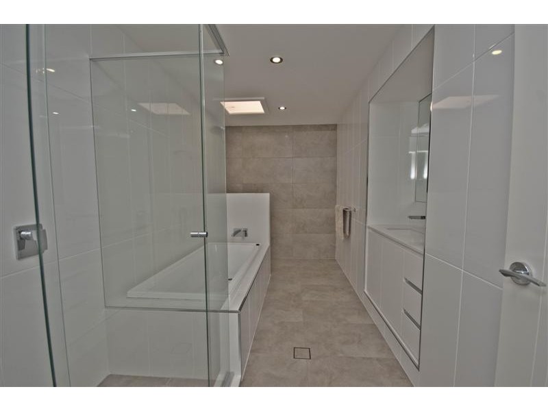 26 Cayman Drive, Clear Island Waters QLD 4226