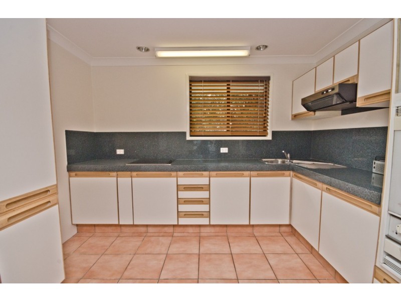 6 18 Peter Parade, Mermaid Waters QLD 4218