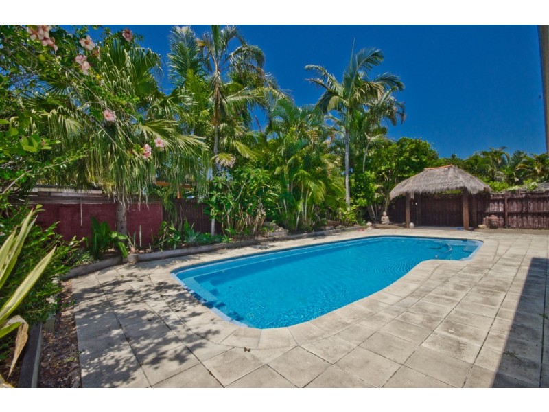 71 Cypress, Broadbeach Waters QLD 4218