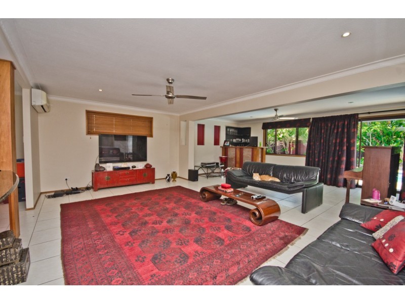 71 Cypress, Broadbeach Waters QLD 4218