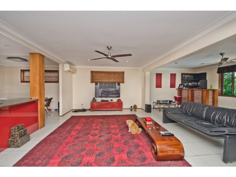 71 Cypress, Broadbeach Waters QLD 4218