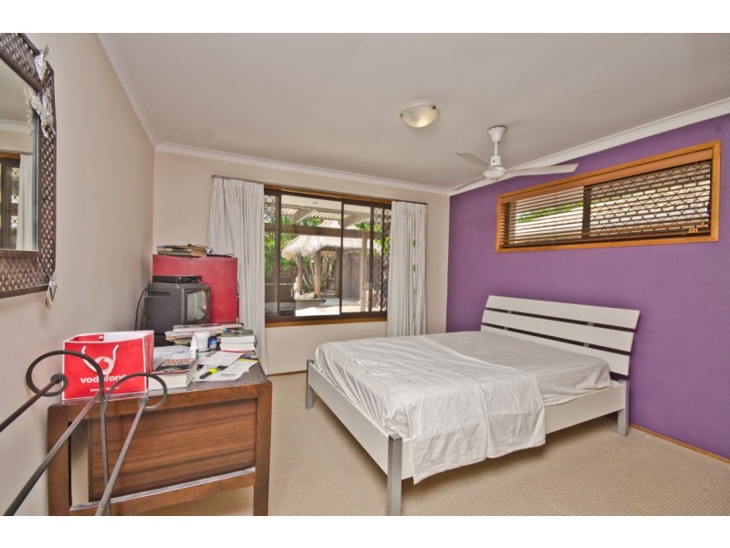 71 Cypress, Broadbeach Waters QLD 4218