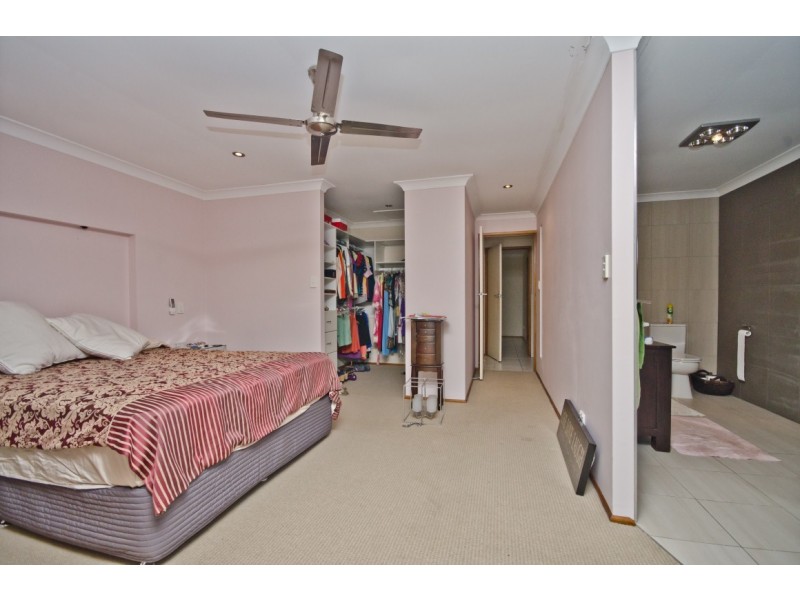 71 Cypress, Broadbeach Waters QLD 4218