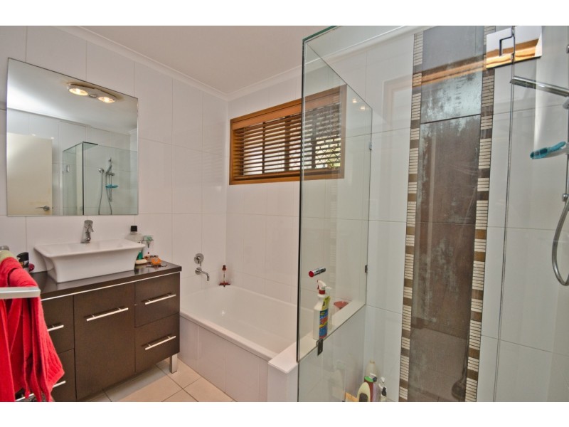71 Cypress, Broadbeach Waters QLD 4218